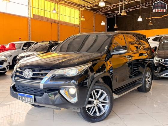 TOYOTA HILUX SW4 2.8 SRX 4X4 7 LUGARES 16V TURBO INTERCOOLER DIESEL 4P AUTOMÁTICO